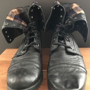 Combat boots
